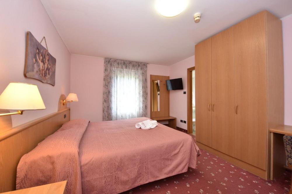 Hotel Villa Agomer Penia Exteriör bild